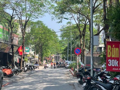 TRUNG TÂM BA ĐÌNH - Vị trí siêu đẹp, oto 7 chỗ qua nhà 0