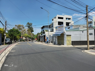 Bán lô đất cặp sát thế giới di động dân cư đông, 5x30 sổ sẵn giá 1 tỷ 3