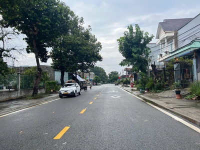 Bán lô đất cặp sát thế giới di động dân cư đông, 5x30 sổ sẵn giá 1 tỷ 2