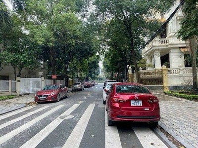 Chính Chủ Cần Bán Gấp Căn Nhà vị trí đẹp khu vực PLô Láng Hạ, Thái Hà, Huỳnh Thúc Kháng, dt 80 m2 33 0