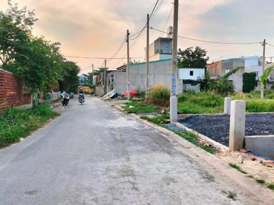 Kẹt tiền bán gấp 85m2 giá chỉ 1 tỷ 450 triệu kế bên ủy ban nhân dân đông thạnh 1