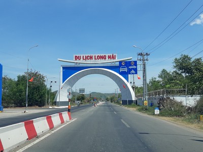 Bán 350 m2 đất tặng nhà mt tỉnh lộ 44a gần cổng chào long hải giá 1,95 tỷ shr 80tc 0