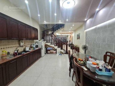 Chính chủ anh phát bán gấp nhà riêng gần 521 bạch đằng 68m2 4 tầng mặt tiền gần 5m giá 10tỷ ô tô đỗ 2