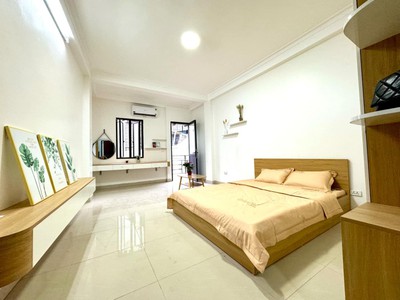 Tập thể kinh doanh tầng 1 thanh nhàn, 190m , lô góc, 20m mt, 19 tỷ 0