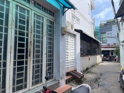 Cần ra 3 căn nhà liền kề , tạ quang bửu, chỉ 6.7 tỷ. dt 93m2, p3q8.hẽm xe hơi. 0