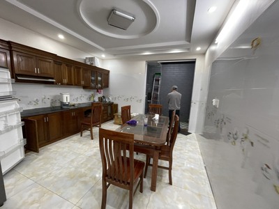 Cho thuê nhà khu phân lô Văn Cao, DT: 90m2, 4 p.ngủ khép kín 2