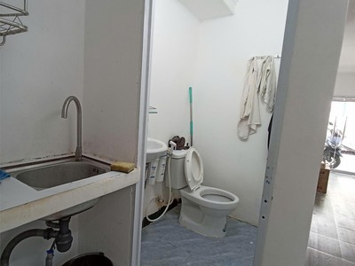 Cần nhượng lại mặt bằng ở gần cầu sg  4a/4 đường nguyễn văn thương, p25, bình thạnh . 4