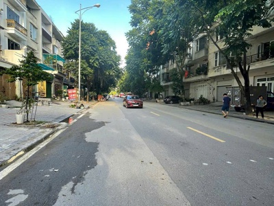 Thiện chí bán gấp liền kề trục chính khu đô thị văn phú, hà đông, vị trí kinh doanh, văn phòng. 1