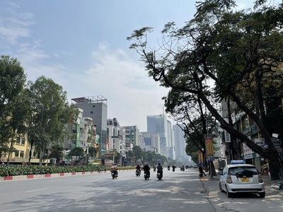 Nhanh tay thuê ngay tòa nhà 7 tầng mặt tiền 16m tại trung kính, cầu giấy 2