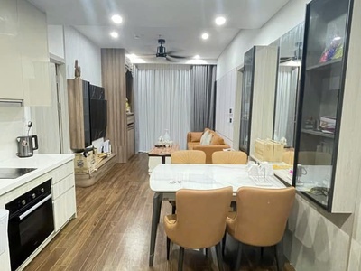 Chính chủ cho thuê căn 2 ngủ 2wc, view hồ toà a full nội thất xịn. 1