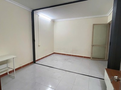 Chính chủ em cần căn tập thể tầng 1, 3 ngủ và 2wc, tại nguyễn trãi, siêu vip, mặt đường ô tô tránh 4