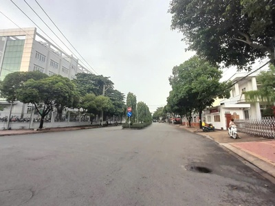 Sos mặt tiền kd siêu đỉnh, đại lộ 2, phước bình q9, dòng tiển 18tr/th, dt 5.5 x 25, chỉ 7.9ty 0