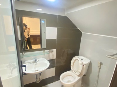 Cho thuê nguyên nhà 4 tầng ngay mặt đường Thiên Lôi   phía Aeon Mall  , vị trí đẹp, kinh doanh buôn 8