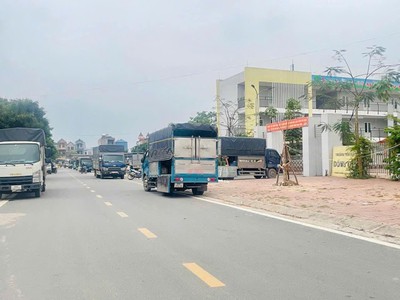 Đấu giá đông tảo, gần trường, gần ubnd, gần chợ đầu mối nông sản, đường 20m, 100m, mt hậu 5m, vỉa 0