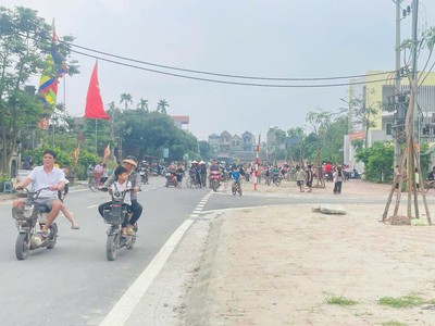 Đấu giá đông tảo, gần trường, gần ubnd, gần chợ đầu mối nông sản, đường 20m, 100m, mt hậu 5m, vỉa 1
