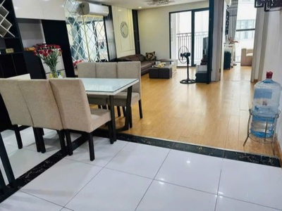 Bán chung cư The Garden Hill 99 Trần Bình 81m - 2 ngủ giá 5.2 tỷ, tặng nội thất, slot ôtô 0