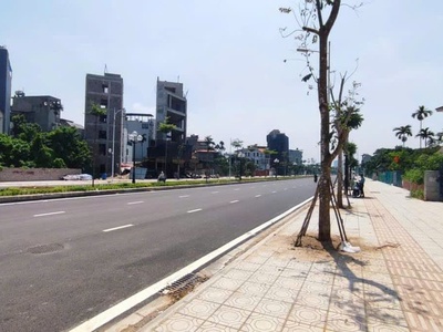 Bán nhà ngọc thụy,dt 100m2,đường 40m, vỉa hè 7m - mặt tiền mặt 14m - lô góc 3 mặt thoáng giá 45ty 0