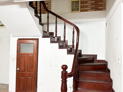 Cho thuê nhà ngõ ô tô Đường Bưởi , gần công viên Thủ Lệ Ba Đình 50m x 5T giá 16 triệu 1