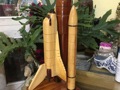 Mô hình tên lửa gỗ tự nhiên, chất liệu gỗ mỹ nghệ, dành cho sưu tầm, kt 30x14x16 cm, giá cho ae sư 1
