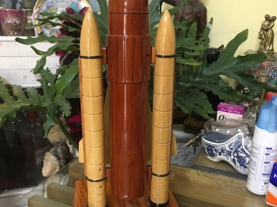 Mô hình tên lửa gỗ tự nhiên, chất liệu gỗ mỹ nghệ, dành cho sưu tầm, kt 30x14x16 cm, giá cho ae sư 2