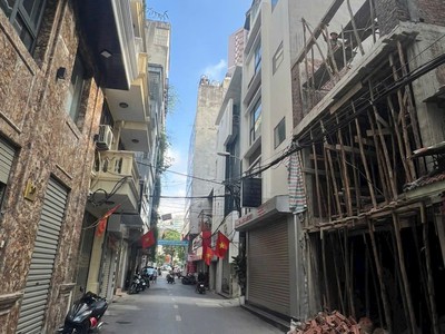 Bán nhà tân mai, hoàng mai, diện tích 32m2 x 7 tầng, ngõ to ô tô tránh. giá bán 1x tỷ 0