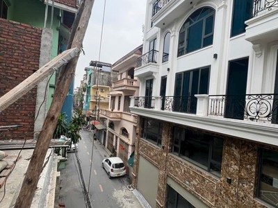 Bán nhà tân mai, hoàng mai, diện tích 32m2 x 7 tầng, ngõ to ô tô tránh. giá bán 1x tỷ 2