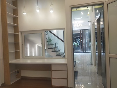 Chính chủ bán nhà mặt đường hoàng văn thái 90m2 6 tầng, thamg máy, ô tô vào nhà tiện làm văn phòng, 2