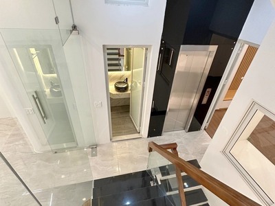 Chính chủ bán nhà mặt đường hoàng văn thái 90m2 6 tầng, thamg máy, ô tô vào nhà tiện làm văn phòng, 1