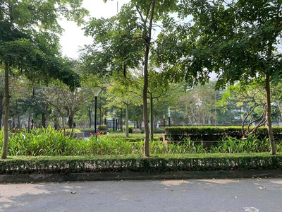 Bán biệt thự mặt hồ k6 ciputra, khu ở kín đáo. dt 432,3m2. sân vườn rộng. 173 tỷ 2