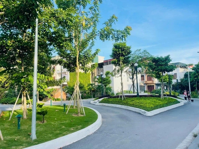 Bán đất 100m2 mặt hồ Đoàn Kết, ph Quang Trung, TP HD, mặt tiền 6m, vị trí view hồ cực đẹp, giá rẻ 0