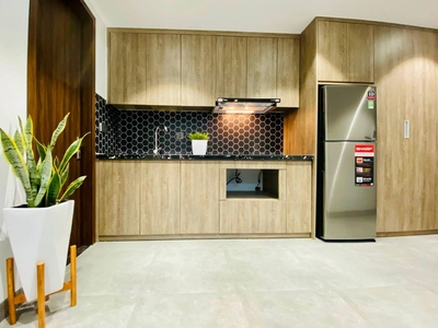 Căn hộ 1n1k ngõ 603 lạc long quân thoáng đẹp 35m full đồ 0