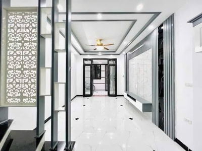 Chỉ nhỉnh 4tỷ -có ngay nhà 5 tầng- 35m- bát khối long biên 1