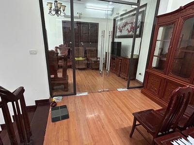 Cho thuê nhà KĐT Dịch Vọng Cầu Giấy 90m x 5T - MT 6M giá 40tr, ô tô tránh, KD 1