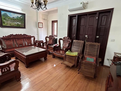 Cho thuê nhà KĐT Dịch Vọng Cầu Giấy 90m x 5T - MT 6M giá 40tr, ô tô tránh, KD 2