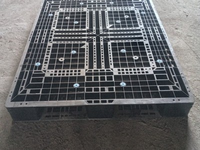 Những ảnh hưởng đến giá pallet nhựa cũ màu đen 0