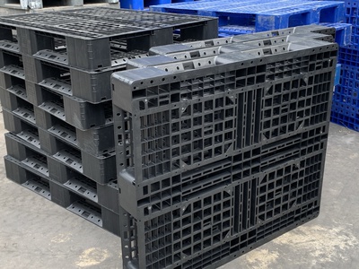 Những ảnh hưởng đến giá pallet nhựa cũ màu đen 9