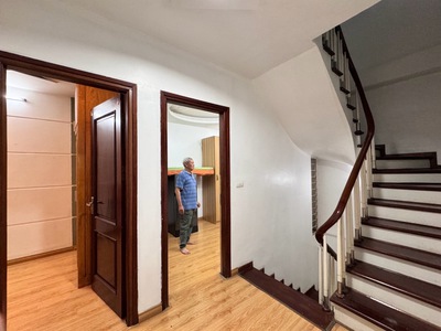 Bán nhà xuân thủy 63m2, 7 tầng, 2 thoáng, nửa bước ra mặt phố. 8,2 tỷ 2