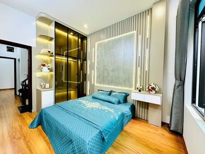 Hiếm - ngõ thông tứ tung - hoạt động - nông - ôtô hạn chế 2 đầu chỉ 50m - giáp hồ nước - gần phố - 2