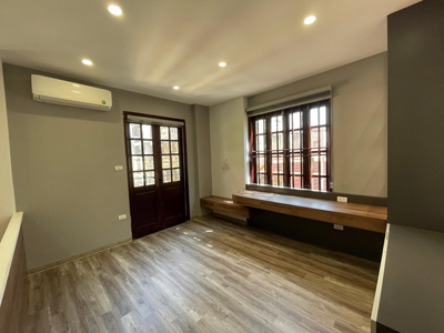 Nhà võng thị, tây hồ, 5tầng, dt40m2, giá đẹp. ngõ thông lạc long quân, hoàng hoa thám, thuỵ khuê 0