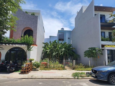 Bán lô đất cách ql13 50m, diện tích gần 120m2 mặt tiền đường nhựa lớn, giá rẻ bớt lộc 3