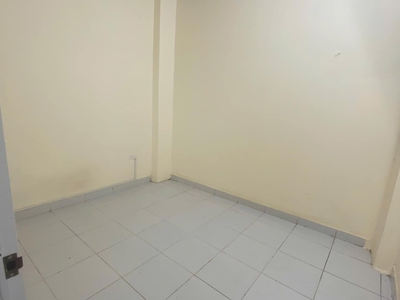 Cho thuê nhà ở nhóm 4 người, hộ gđ ngõ quán thánh- ba đình dt 30m-3tầng-giá 10 tr ctl 3