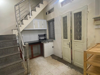 Cho thuê nhà ở nhóm 4 người, hộ gđ ngõ quán thánh- ba đình dt 30m-3tầng-giá 10 tr ctl 2