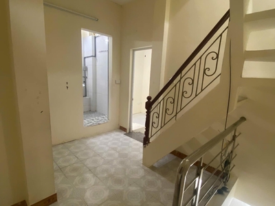 Cho thuê nhà ở nhóm 4 người, hộ gđ ngõ quán thánh- ba đình dt 30m-3tầng-giá 10 tr ctl 1