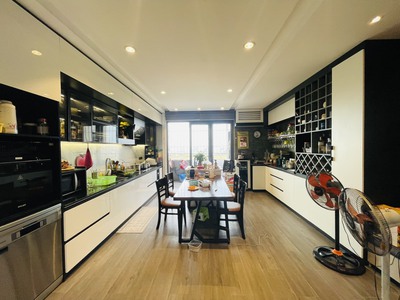 Bán nhà mặt tiền đường 10.5m  - 8 tầng thang máy - kinh doanh khu vip hòa xuân sinh lời - giá tốt 0
