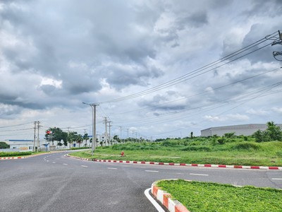 Bán gấp lô đất ngay mặt tiền đường 32m ,cách sân bay 5 phút - Sổ sẵn 1