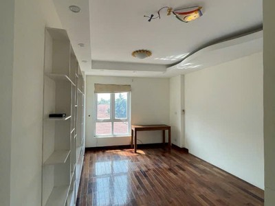 Nhà Vip Tây Hồ - Đặng Thai Mai 30m2 x 6 tầng - 10m ra oto - nhà dân xây kiên cố chắc chắn. 2