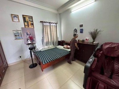 Mặt tiền kinh doanh đỗ xuân hợp phước long b thủ đức . 2