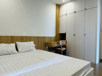 Cho thuê/chuyển nhượng căn hộ 2pn góc đầy đủ nội thất view đón trọn biệt thự hồ ngọc trai 2