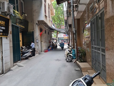 Tập thể Thái Hà 90m2 3 ngủ, khu đẹp sạch sẽ, gần mặt phố, ô tô đi qua, dân trí cao an ninh tốt. 5