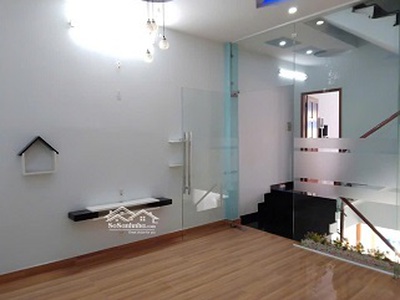 Bán nhà 01 trệt 3 lầu. diện tích sử dụng 220m, vị trí đắc địa quận 12. view trước và sau rất đẹp 0
